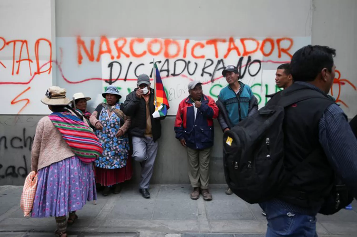 Los campesinos se aglutinan en las calles de La Paz.