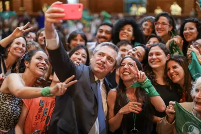 En la presentación del libro del caso Belén, Alberto Fernández prometió impulsar el aborto legal