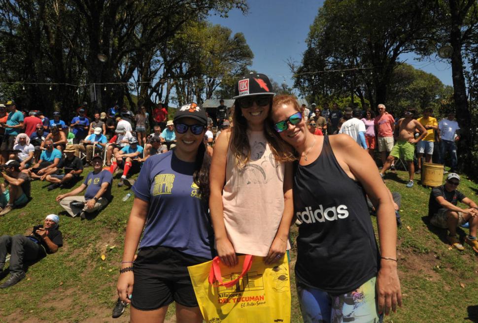 PODIO FEMENINO. La brasileña Marcella Uchoa, la polaca Klaudia Bulgakow y la húngara Adel Honti registraron las mejores marcas de mujeres el martes.  