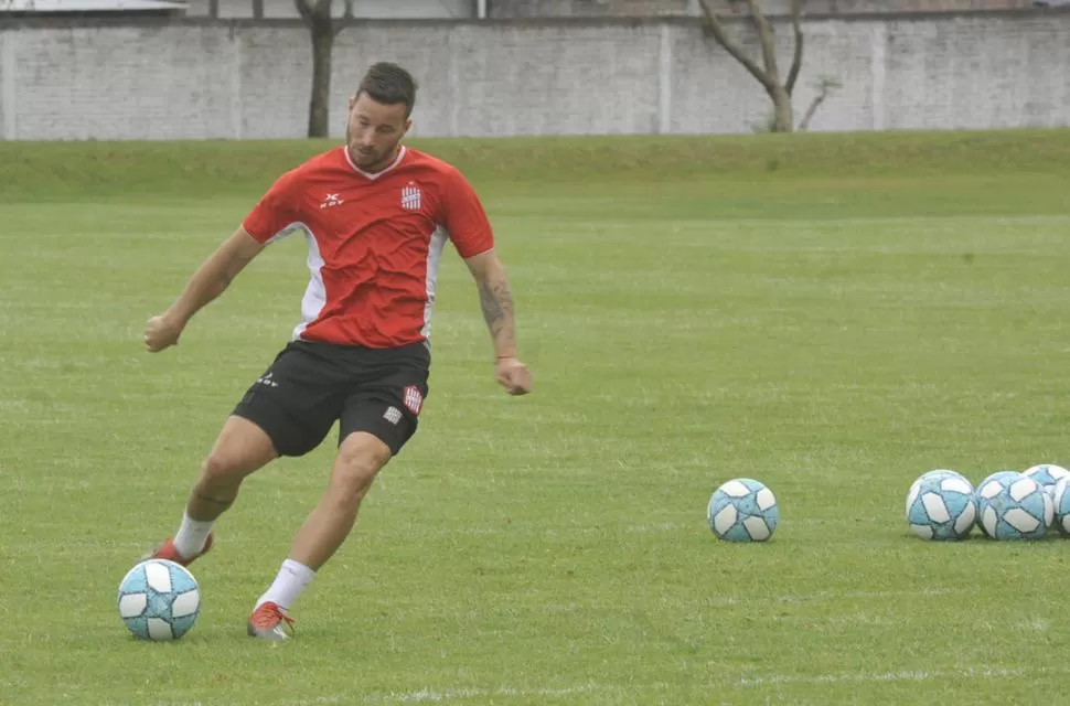 PIEZA CLAVE. Pons, el goleador del torneo, es el arma letal de un equipo que anda sobre rieles. la gaceta / foto de ANTONIO FERRONI (archivo)