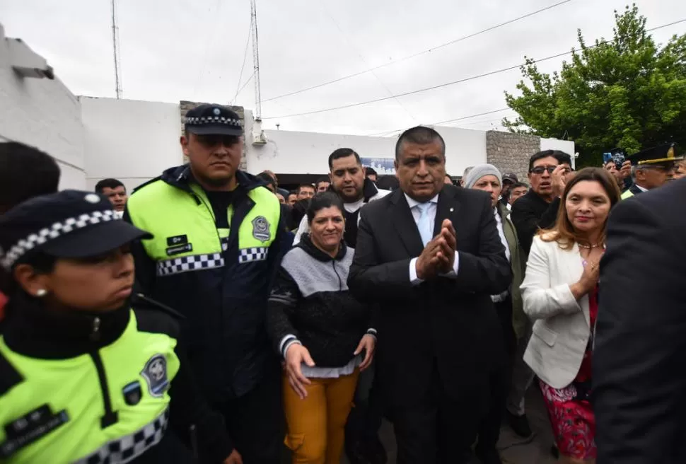 ACTO DE ASUNCIÓN. Francisco Caliva juró como intendente la semana pasada, sin Manzur ni Jaldo a su lado. la gaceta / foto de osvaldo ripoll 