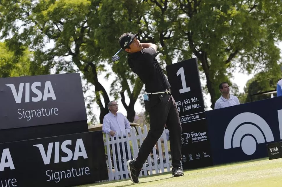 ESCALANDO POSICIONES. Núñez quedó octavo, a seis golpes del líder. villarpress