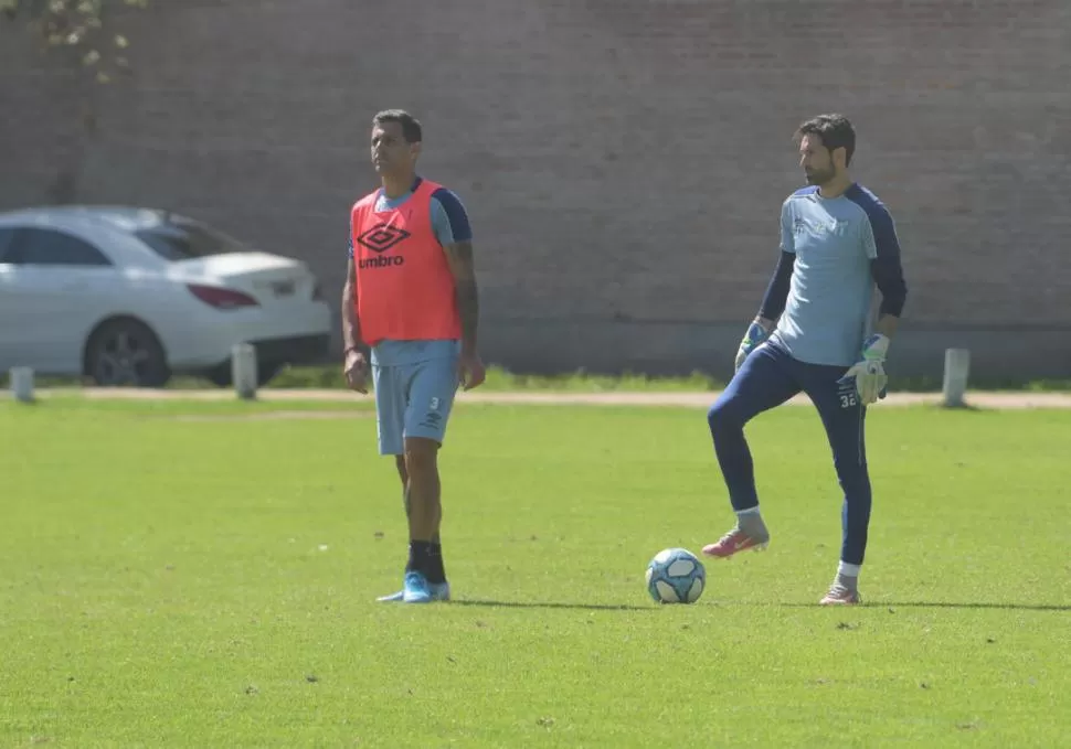 ANHELO. Cristian Lucchetti (derecha) y el central Bruno Bianchi, en la sesión matutina en el complejo de Ojo de Agua. la gaceta / foto de franco vera