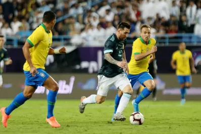 Según Thiago Silva, Messi influye en los árbitros