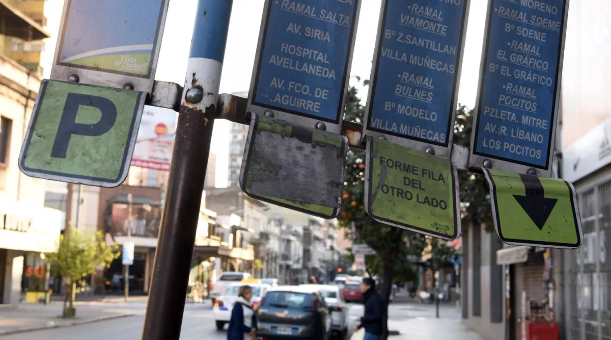 INCERTIDUMBRE. Los usuarios están alertas por posibles paros de colectivos y un potencial incremento de tarifa. la gaceta / foto de diego araoz (archivo)