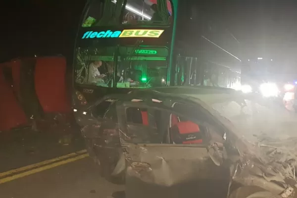 Una camioneta perdió una rueda y provocó un triple accidente en Vipos