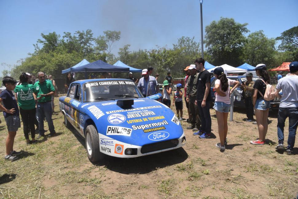 ADMIRADO. La réplica del Ford Falcon con el que compitió Estéfano se llevó todas las miradas.