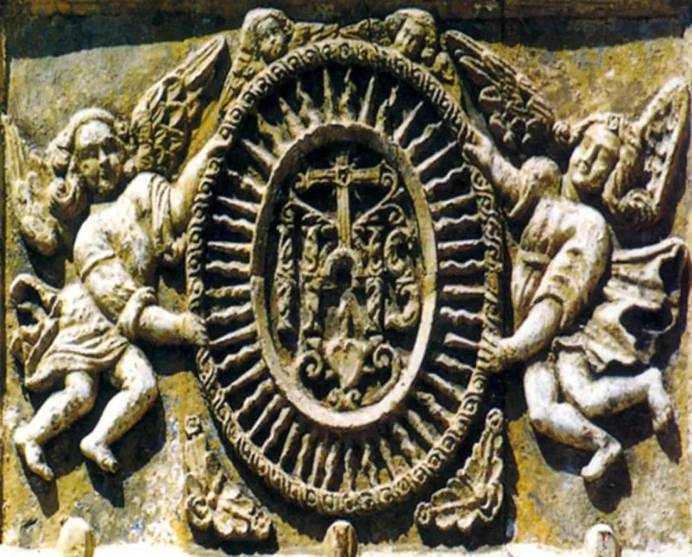JESUITAS. Emblema en la pared de la iglesia de la Compañía de Jesús, en Córdoba 