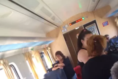 Video: dejaron varados en La Banda a los pasajeros que viajaban a Tucumán en tren