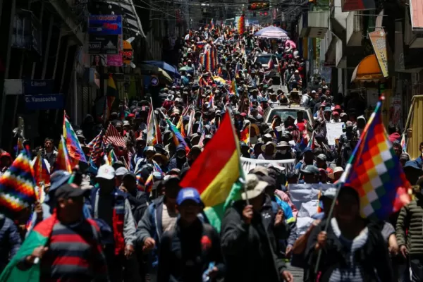 Los sucesión de Evo Morales recae en su ex canciller y un cocalero