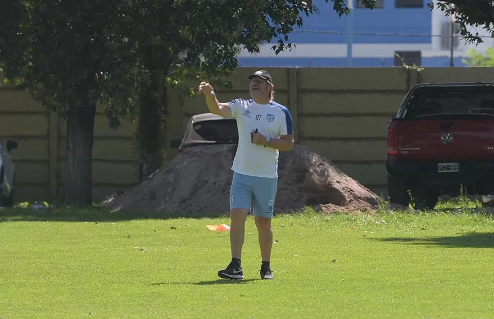 DEBERÁ ELEGIR. Zielinski dando indicaciones en el entrenamiento. la gaceta / foto de franco vera