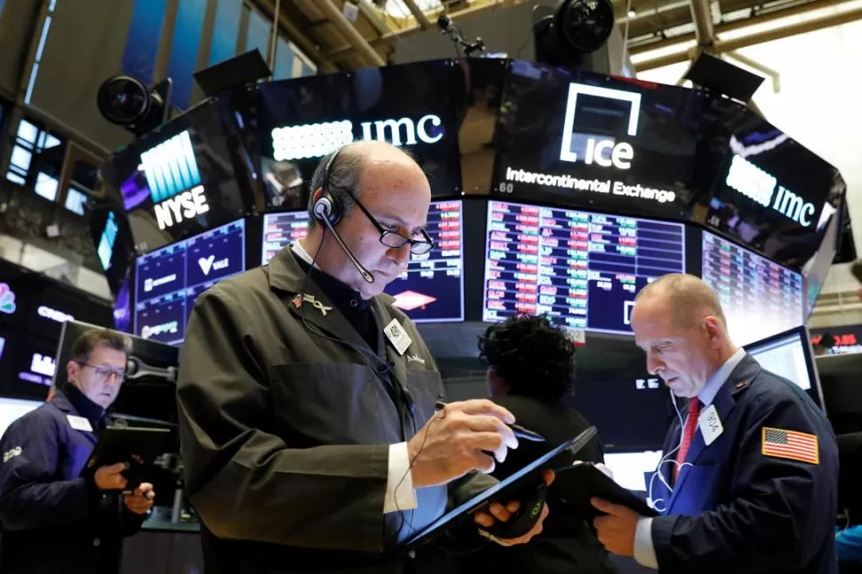 EN EL EXTERIOR. Acciones y bonos argentinos concluyeron con pérdidas. Reuters