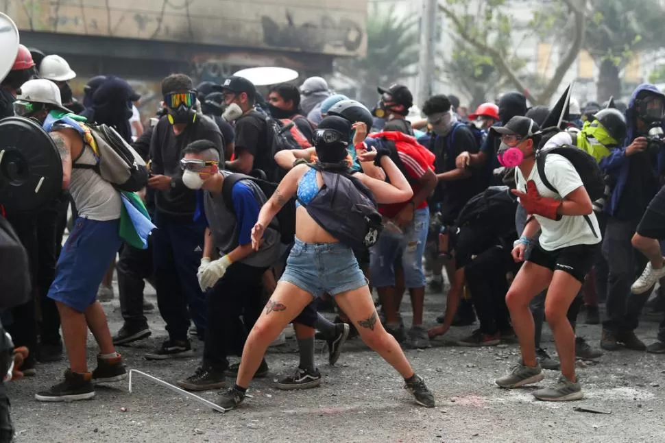 SIN ACUERDO. La Plaza Italia de la capital chilena volvió a concentrar movilizaciones contra el gobierno.  reuters
