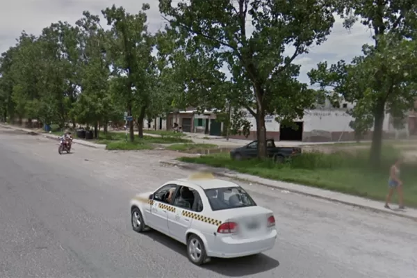 Un comisario hirió a un joven durante un presunto asalto en un lavadero de San Cayetano