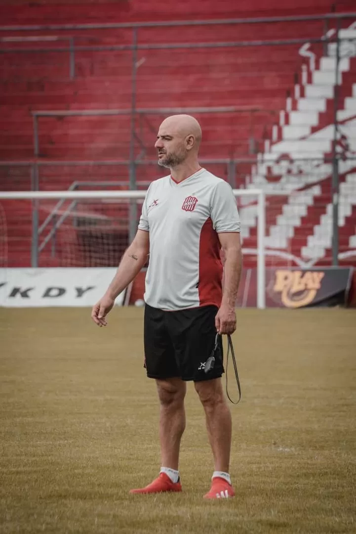 TRABAJADOR. Favio Orsi, junto con Sergio Gómez, no pierde la perspectiva del presente y del futuro del equipo. casm
