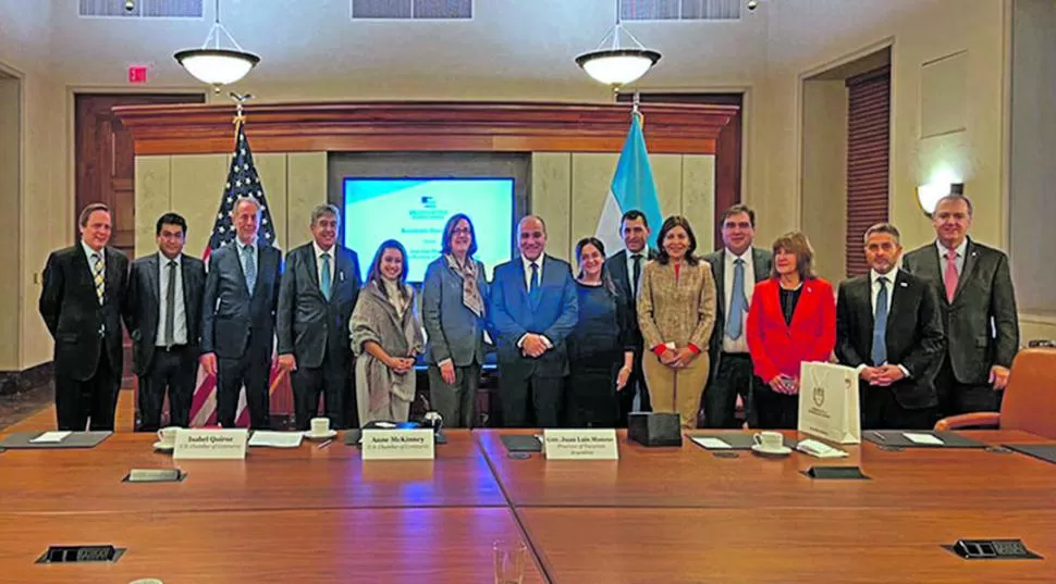 CON EMPRESARIOS. La comitiva que encabeza el gobernador Manzur se reunió con las autoridades de la Cámara de Comercio de los Estados Unidos.  comunicación pública