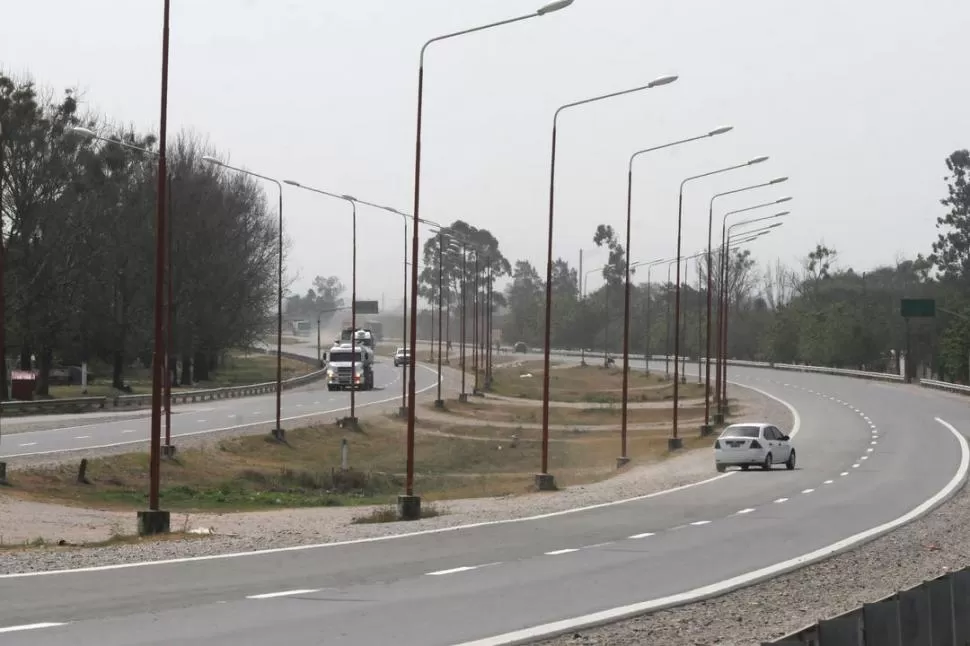 SIN SEGURIDAD. El jefe regional de Vialidad había contabilizado unos 100 pasos clandestinos en la autopista. la gaceta / foto de analía jaramillo (archivo) 