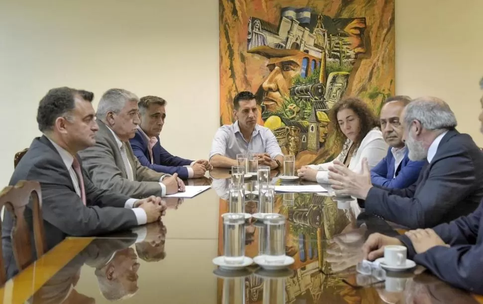 COMISIÓN. El oficialista Vargas Aignasse (cabecera) quedó a cargo del equipo legislativo que trabajará en seguridad. twitter @GeroVAignasse