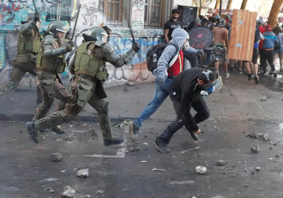 DENUNCIAS. Más de 200 personas sufrieron heridas graves en los ojos.  Reuters