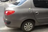 Postales de todos los días: conductores obstruyen el paso en rampas para discapacitados