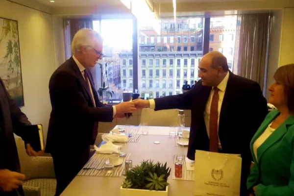 Manzur busca captar inversiones en Nueva York durante su gira por EEUU