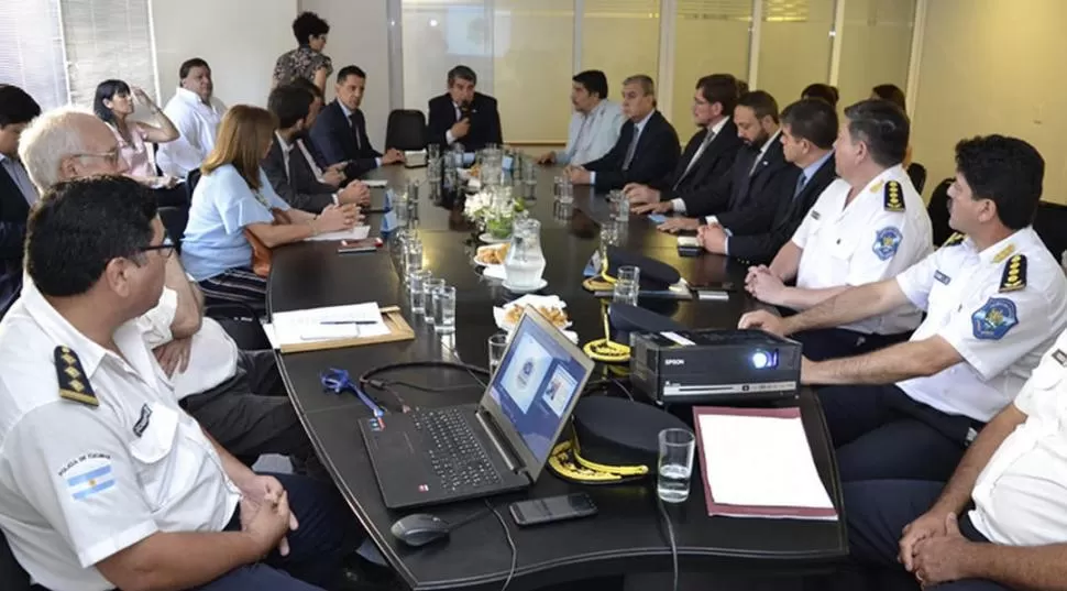 EL ANÁLISIS. El ministro Maley presentó el informe ante funcionarios. secretaría de estado de comunicación pública