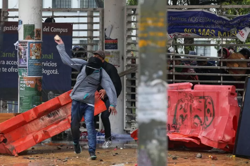 FURIA. Colombia se suma a la lista de países donde estalla la protesta social. Reuters