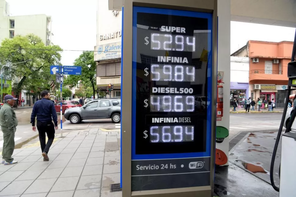 OTRO GOLPE. El gobierno de Fernández deberá decidir cómo aplicará un incremento del 15%. la gaceta / foto de franco vera