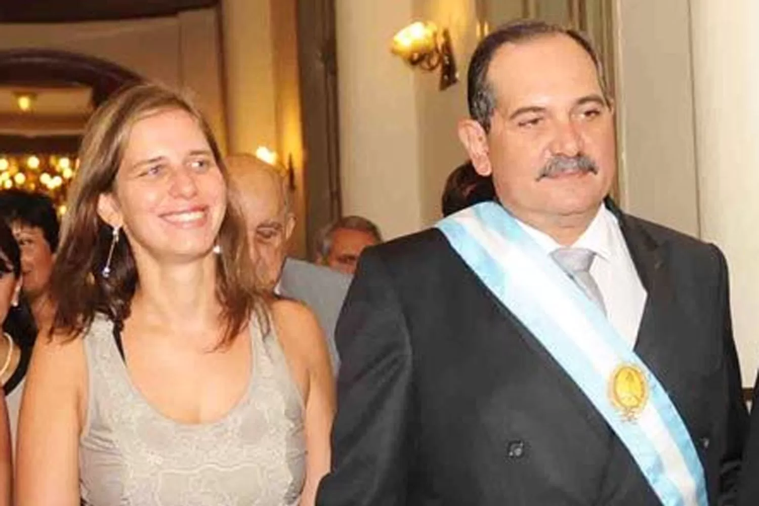 CUANDO ERA GOBERNADOR. Mariana Alperovich, junto a su padre, José Alperovich.