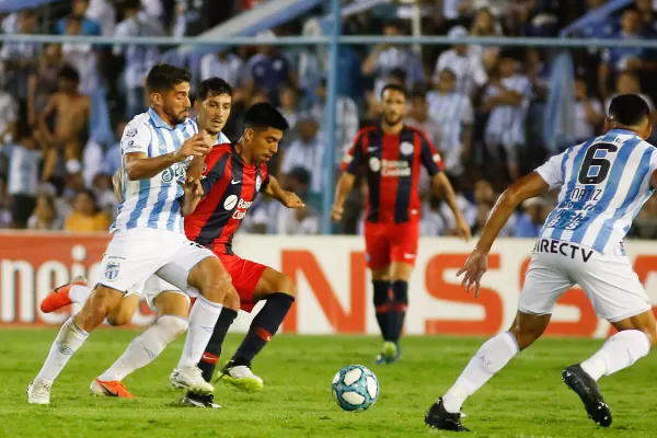 Atlético se quedó con diez sobre el final y San Lorenzo se llevó el empate