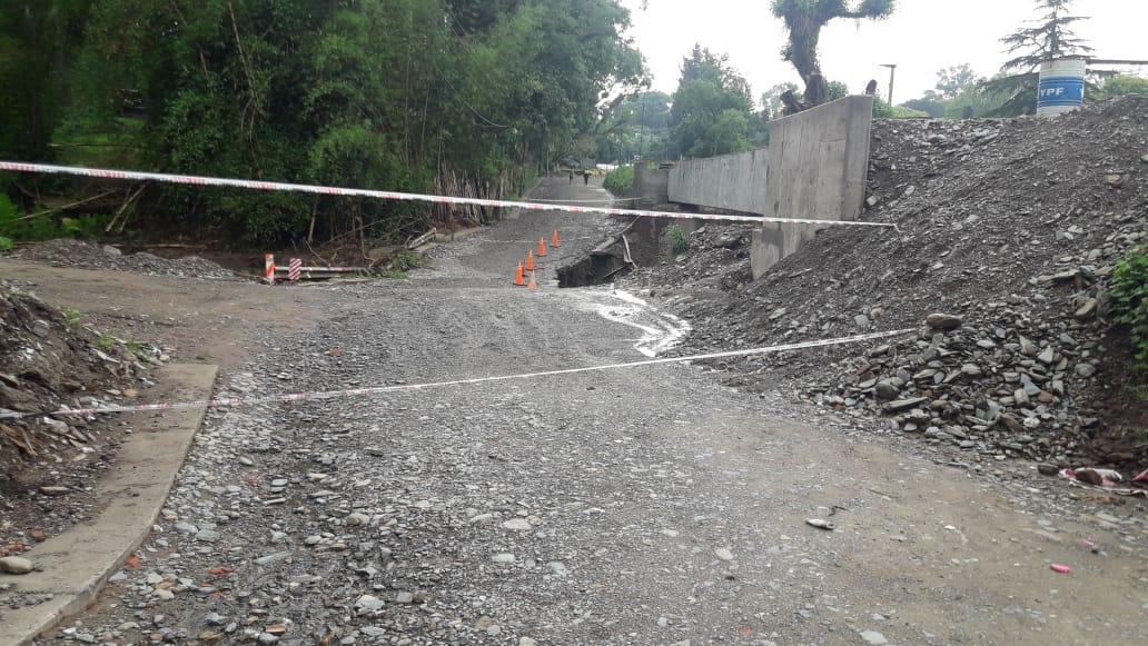 Sin paso: las lluvias destrozaron el puente alternativo sobre el río Muerto