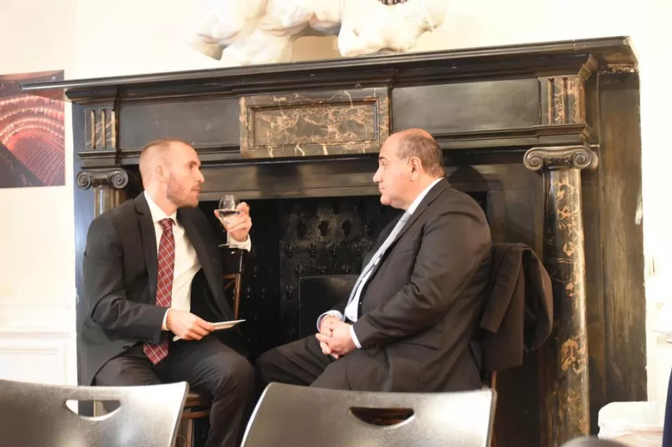 MANO A MANO. Guzmán y Manzur, el 19 de septiembre pasado, en el consulado argentino en Nueva York. LA GACETA / FOTO DE ÁLVARO AURANE