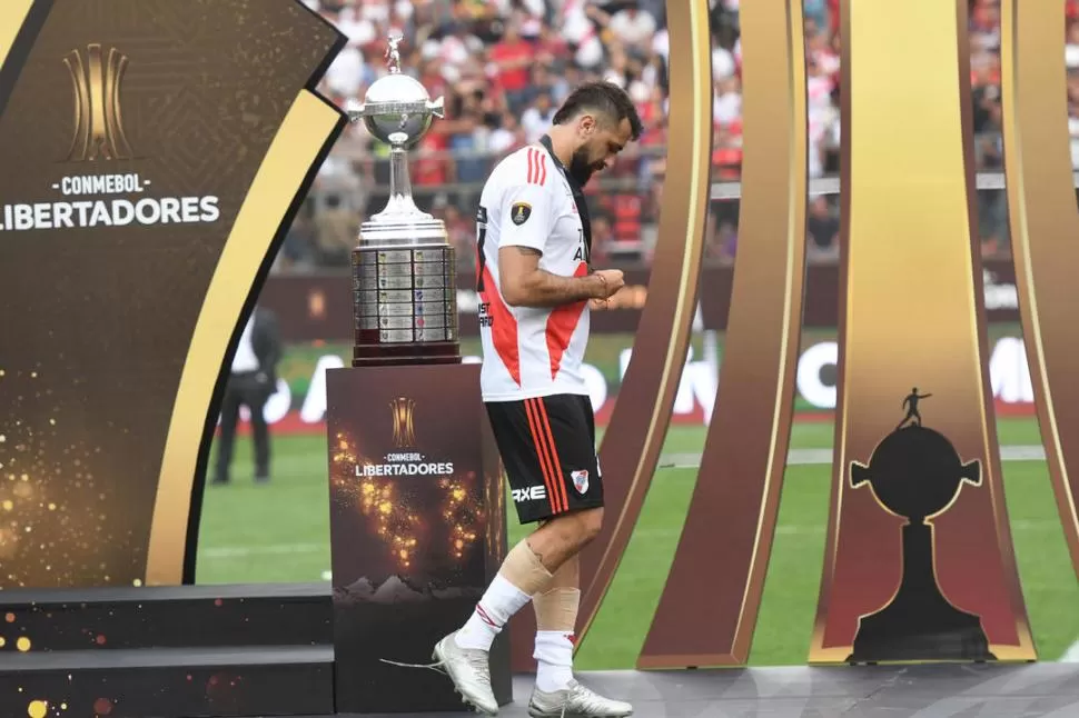 DEFICIENTE TAREA. Pratto, que se lució en la final de Madrid, ayer estuvo flojo.  