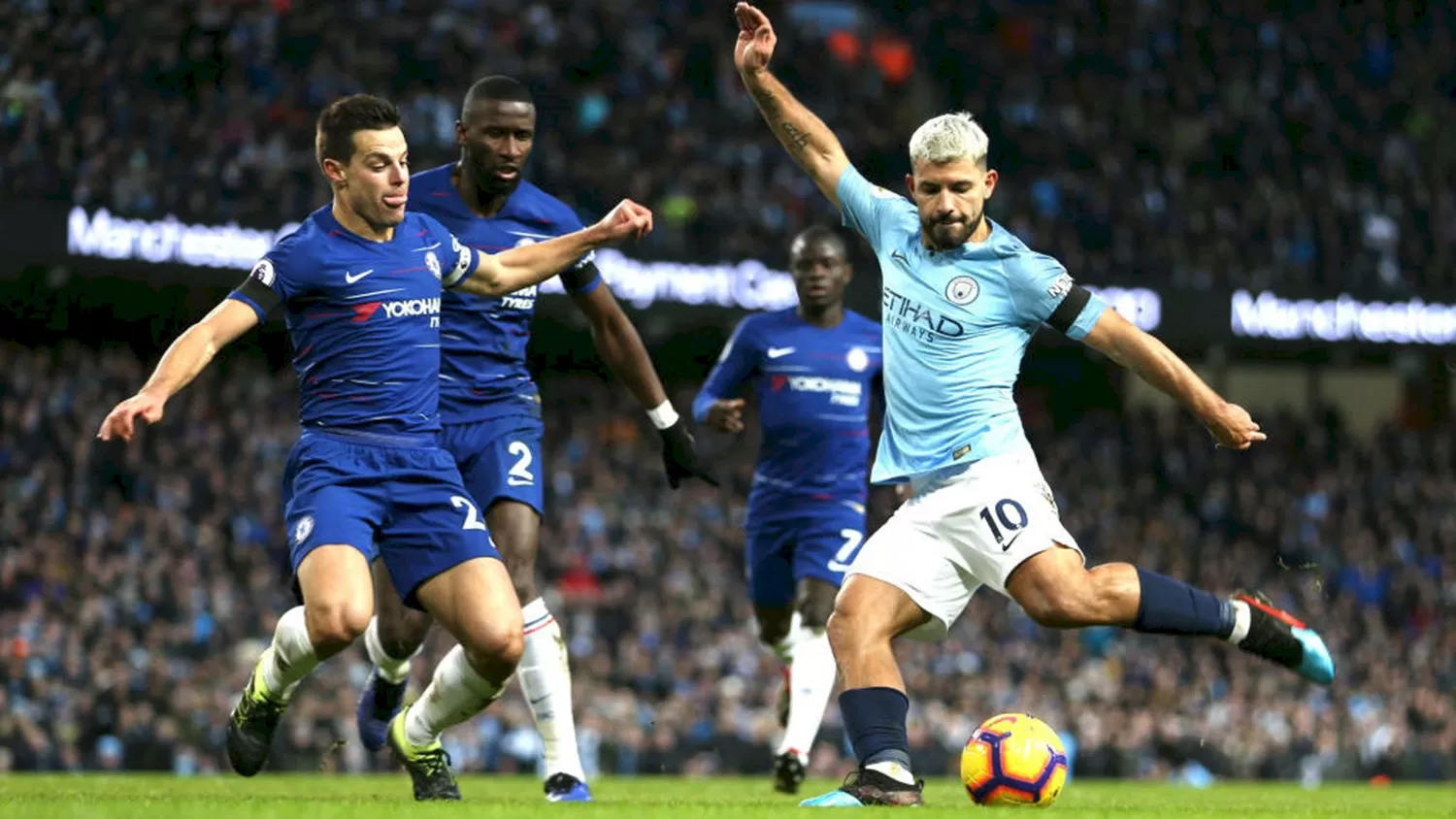 Sergio Agüero salió lesionado en el encuentro contra el Chelsea. (FOTO TOMADA DE TWITTER @ManCityES)