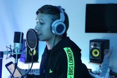 John C, el trapero tucumano que juega en las ligas mayores