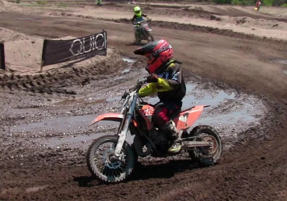 DOMINADORES. Toro y Villagra tendrán las copas regionales en sus vitrinas luego de una buena temporada, variada en cuanto a las competencias en las que corrieron.   