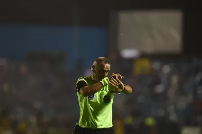 Superliga: Diego Abal controlará el sábado el encuentro Estudiantes-Atlético