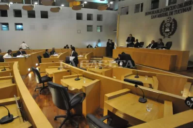 Enojados, sin respuestas y resignados en el Concejo