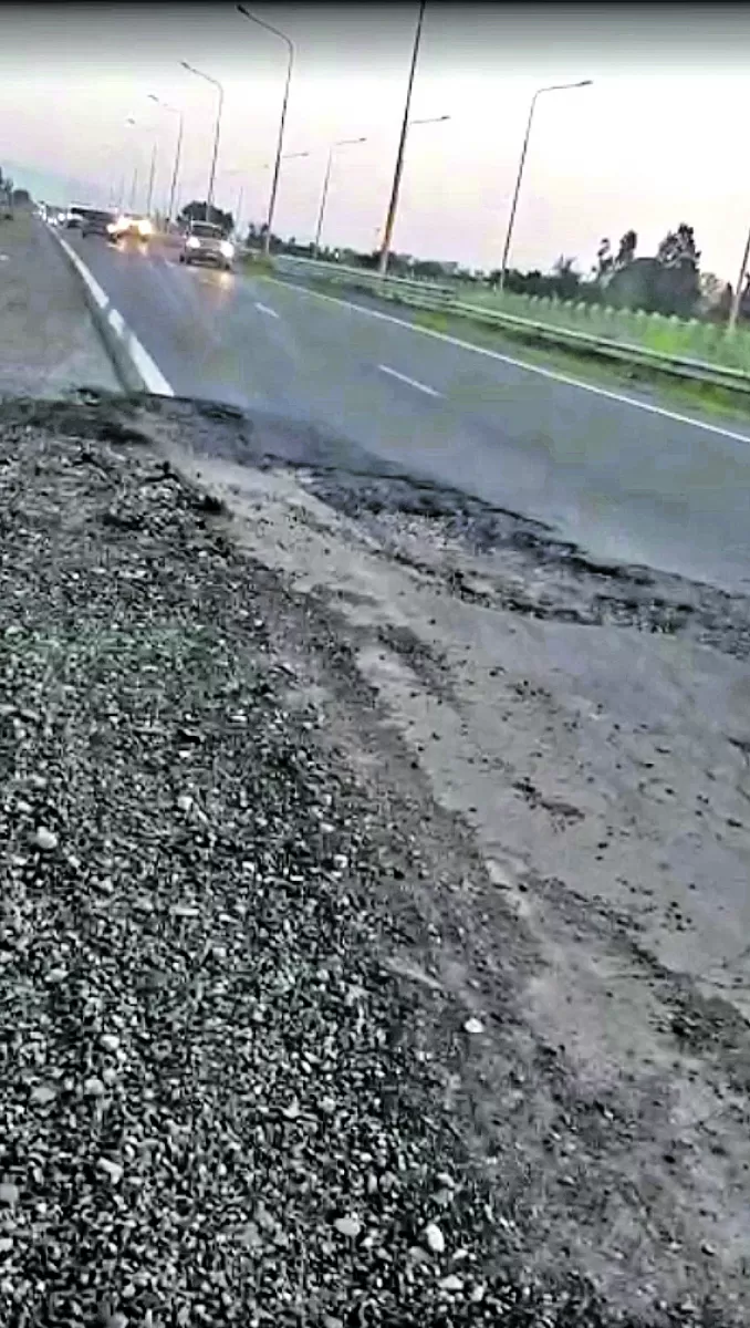 Tragedia por un bache en la autopista