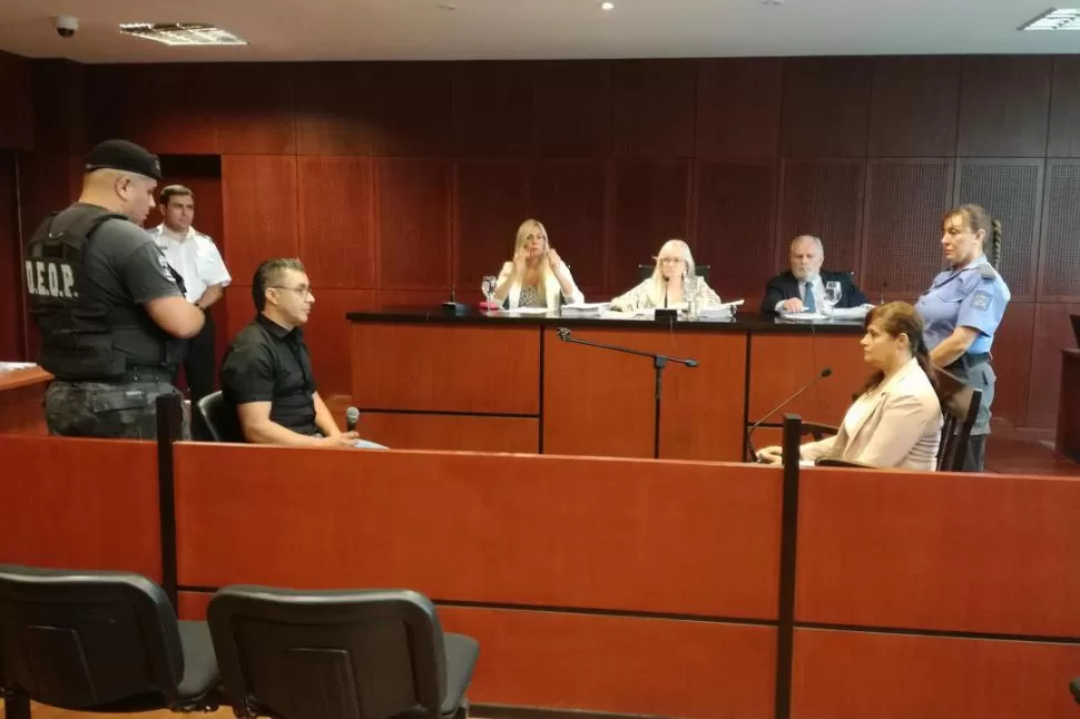 CARA A CARA. Luis Rafael Piccinetti y Silvia Raquel Lai protagonizaron un careo de alta tensión para aclarar algunos de los detalles de la declaración que realizó el acusado en la audiencia. foto de luis duarte