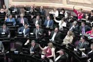 Alperovich consiguió la licencia y que le mantengan los fueros