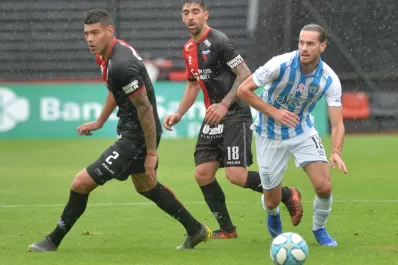 Jaqueado por las lesiones, Zielinski viaja con apenas dos delanteros a La Plata