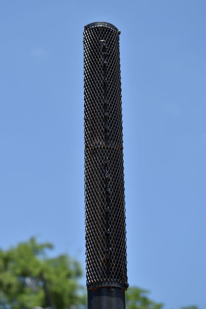 DETALLES DE UN PARQUE DIFERENTE. El parque cuenta con aspersores que se prenden cuando hace calor para humedecer y refrescar el aire.