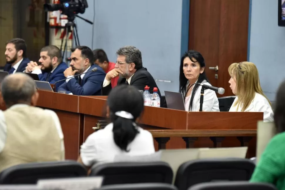 ACUSACIÓN. Los querellantes de la familia Ledo y la Nación, y el fiscal Camuña. la gaceta / foto de Inés Quinteros Orio