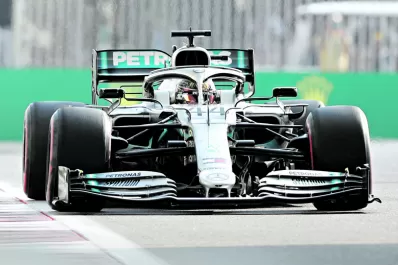 Hamilton sale en punta