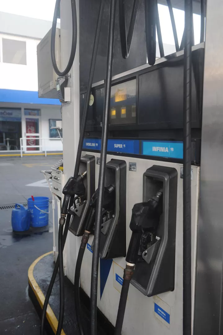 ARRIBA. La actualización del impuesto a los combustibles provocará nuevas alzas en la nafta. la gaceta / foto de Antonio Ferroni (archivo)