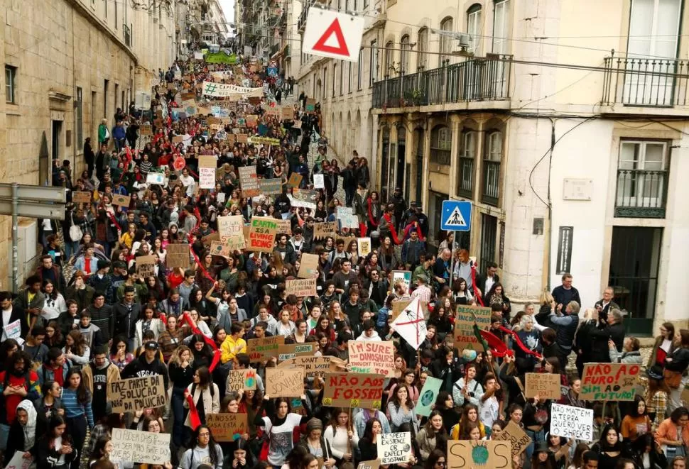 PORTUGAL. Lisboa fue una de las ciudades tomadas por los jóvenes.  Reuters