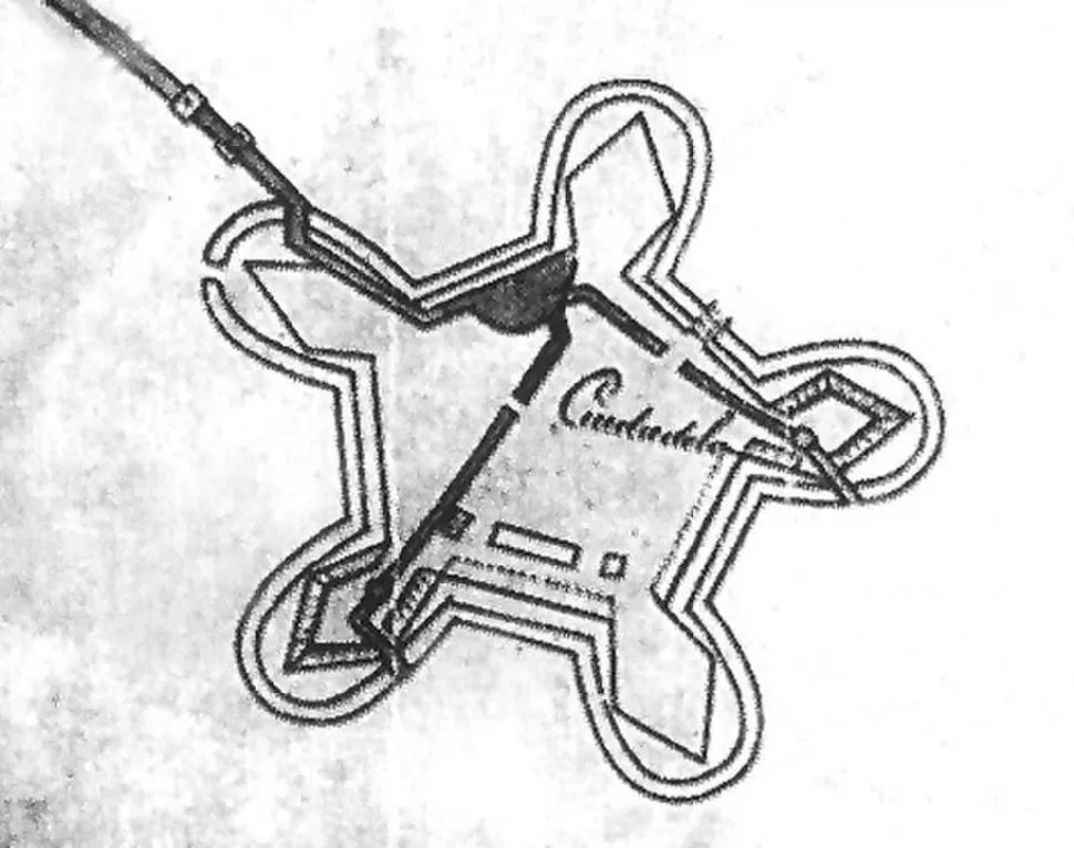 LA CIUDADELA. La fortaleza dibujada en un antiguo plano de San Miguel de Tucumán.