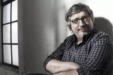 Entrevista a Sergio Olguín: “Intento mantener una prosa que no canse al lector”