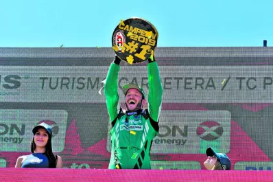 TC: en el autódromo de Centenario, Agustín Canapino se quedó por tercera vez con toda la gloria